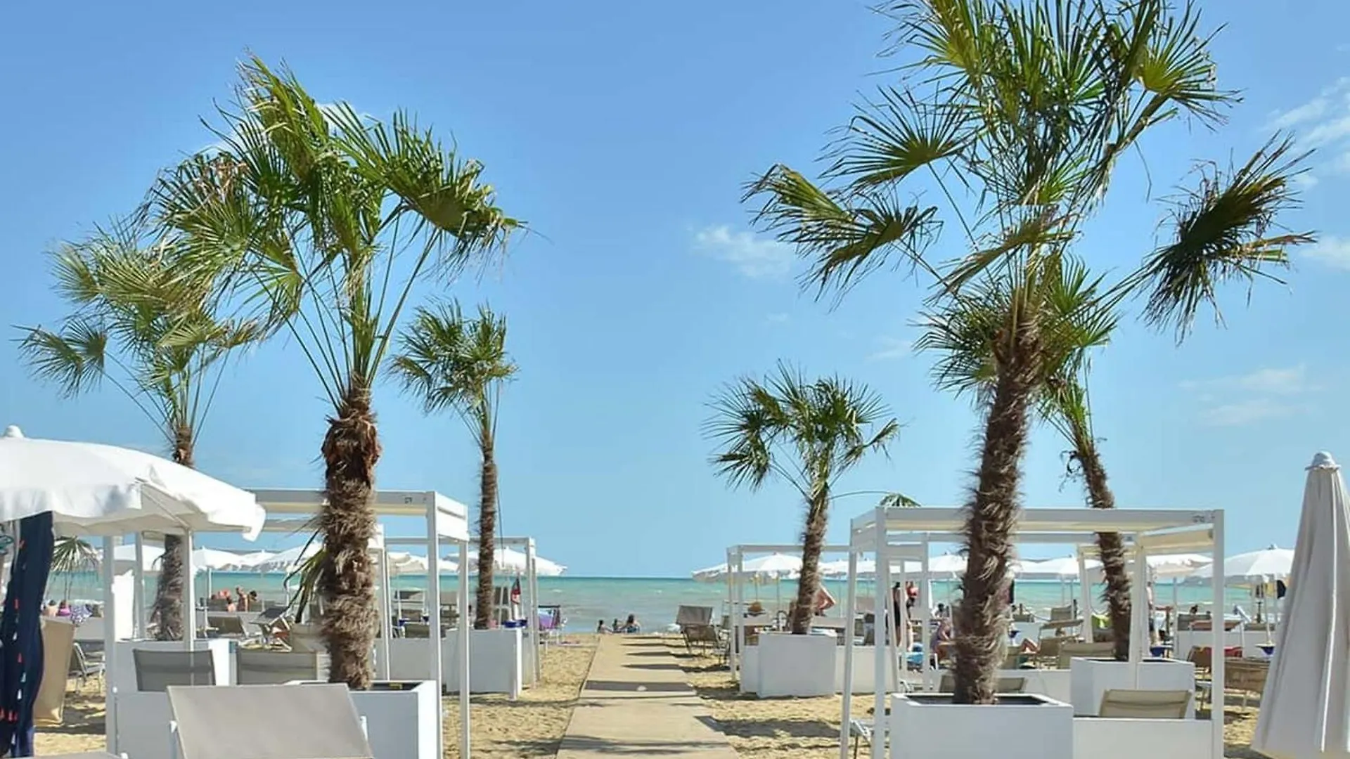 Trendy Seafront Apartment With Terrace Bibione
