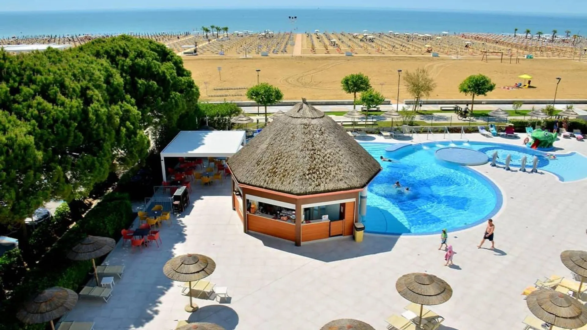 Trendy Seafront Apartment With Terrace Bibione Italy