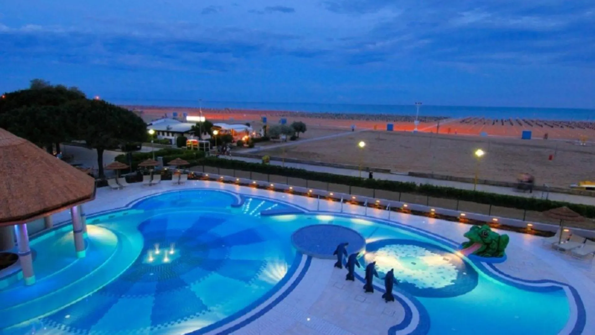 Trendy Seafront Apartment With Terrace Bibione