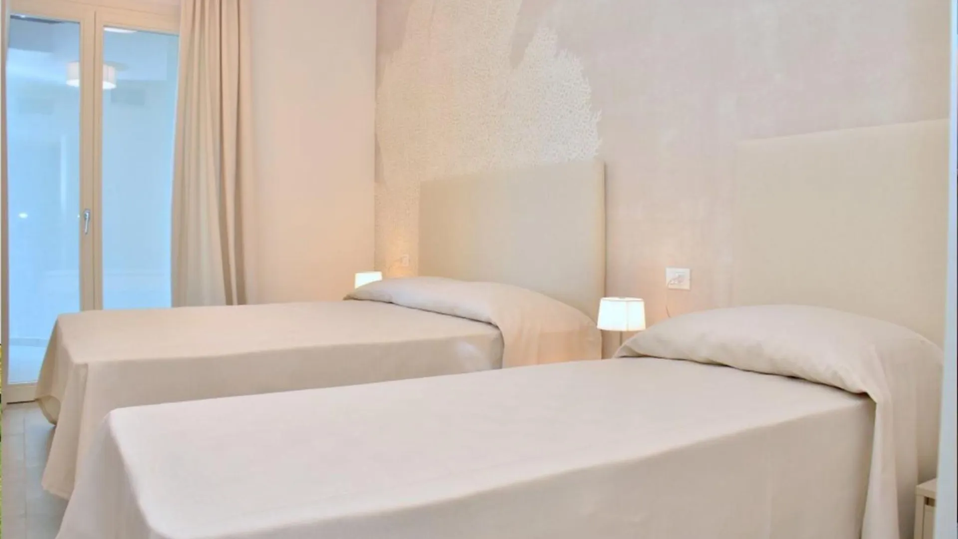 Trendy Seafront Apartment With Terrace Bibione