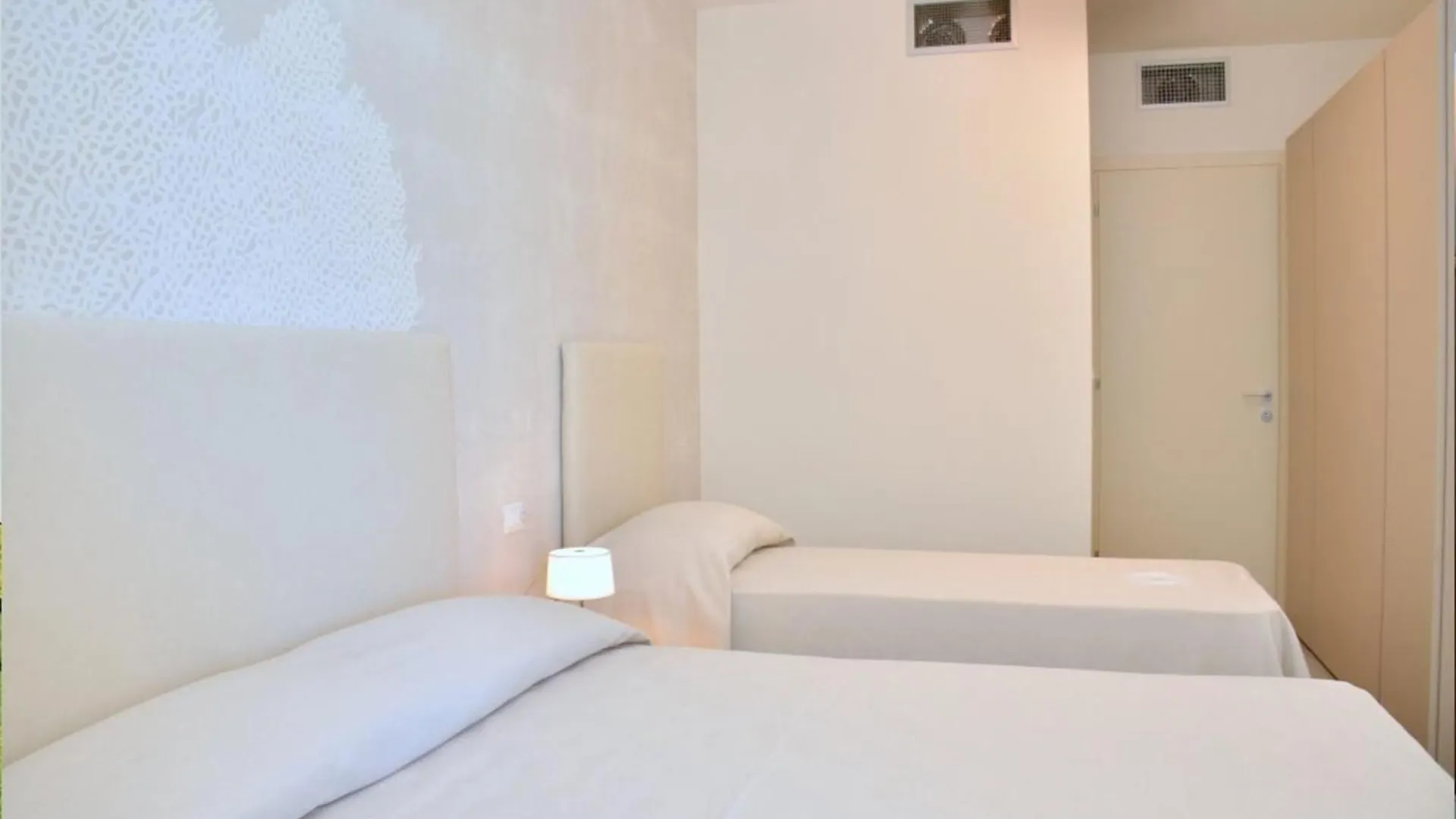Trendy Seafront Apartment With Terrace Bibione
